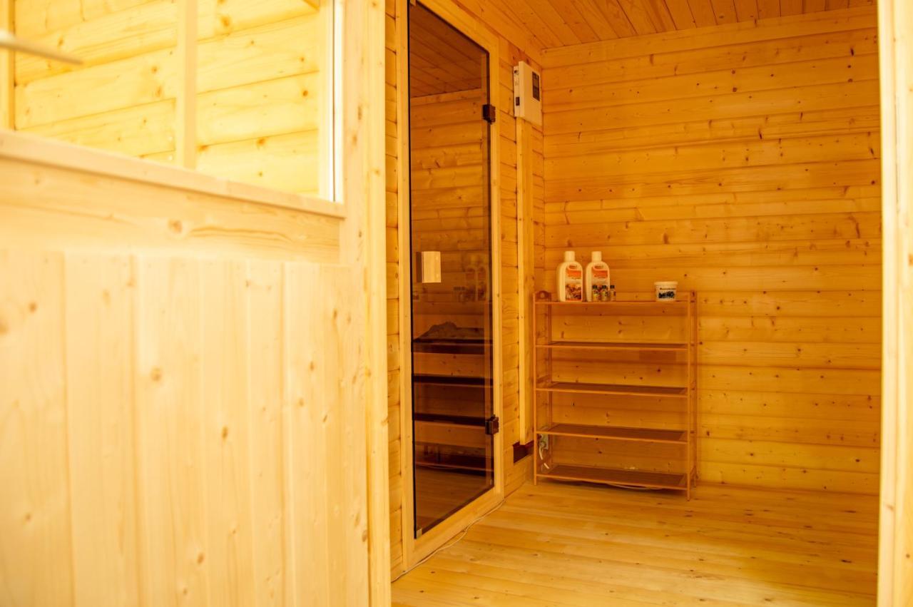 Wellness Mitten In Der Wasserfallstadt Triberg Triberg im Schwarzwald ภายนอก รูปภาพ
