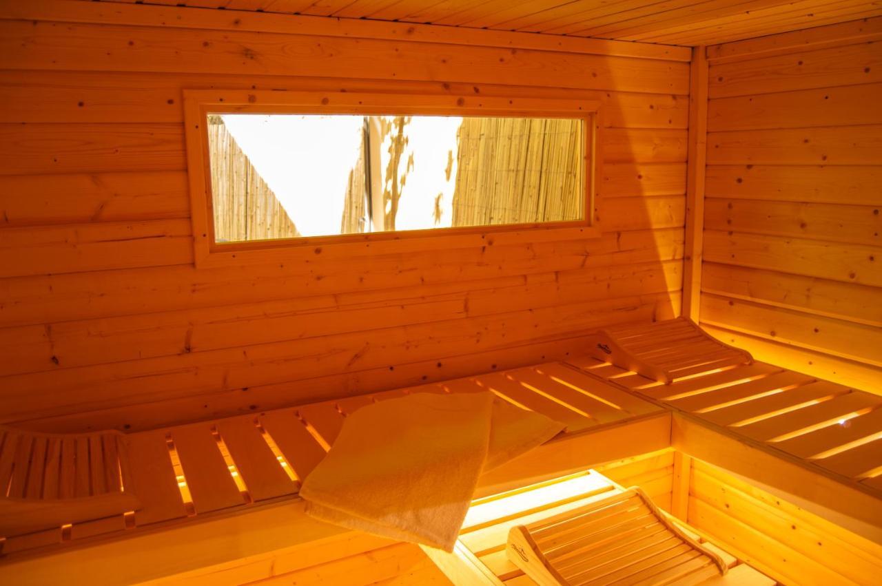 Wellness Mitten In Der Wasserfallstadt Triberg Triberg im Schwarzwald ภายนอก รูปภาพ